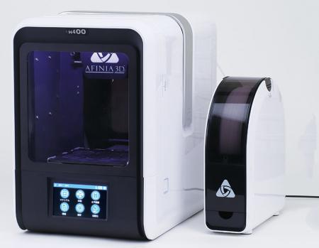 3Dプリンターを使ったデモを開催。KoKa Shop!で3Dプリンターのご購入を検討されている方は、同じ機種のものを実際に見ることができます。