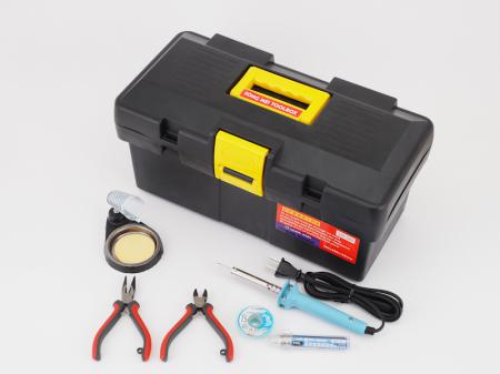 ハンダごてやニッパーなどの工具と、工具や電子部品を保管するのに便利な工具箱がセットになっています。